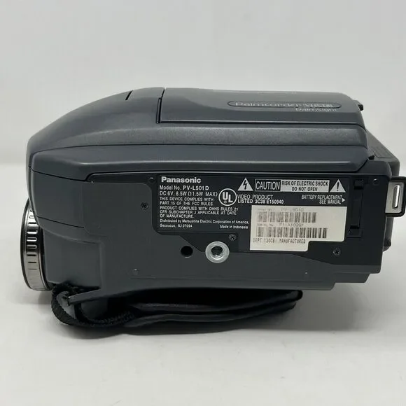 Panasonic PV-L501D Palmcorder Palmsight VHS-C Camcorder Video‎ Camera w/ Extras - Picture 9 of 16